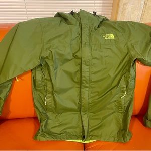 The North Face green raincoat HYVENT 2.5L. Worn 3x